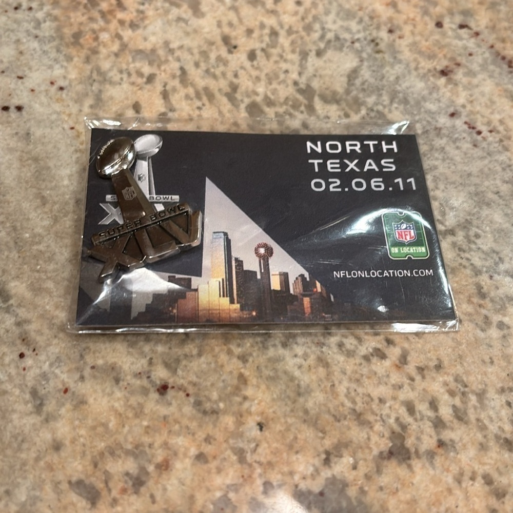 Super Bowl XLV Commemorative Pin - Picture 3 of 4